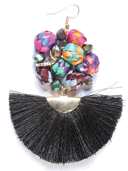 Pendientes artesanales hechos a mano de hilo de palma y seda negro 602570